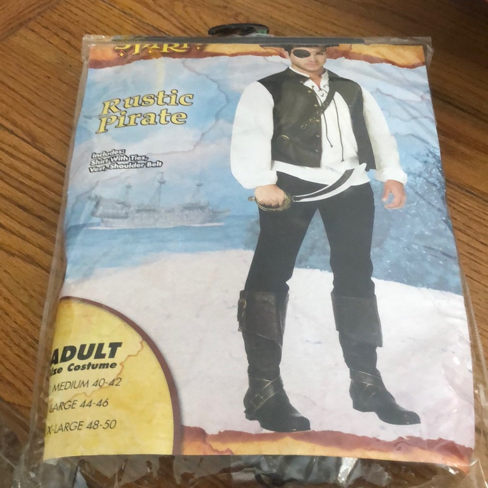 Spirit Rustic Mens pirate costume .
